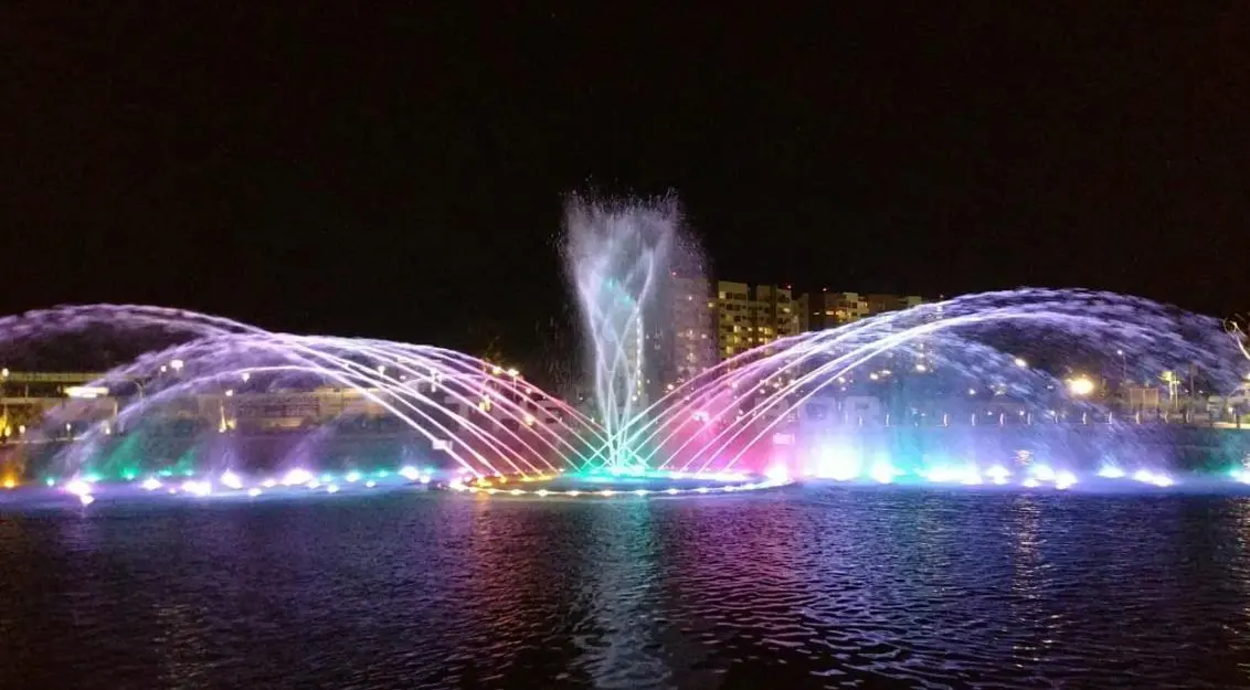 Ornamental fountains for shopping malls - Fluidra