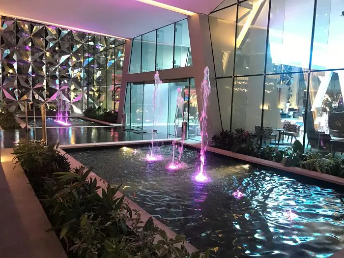 Indoor water fountains: why they add value and tips for installation in hotels, malls and shopping centers