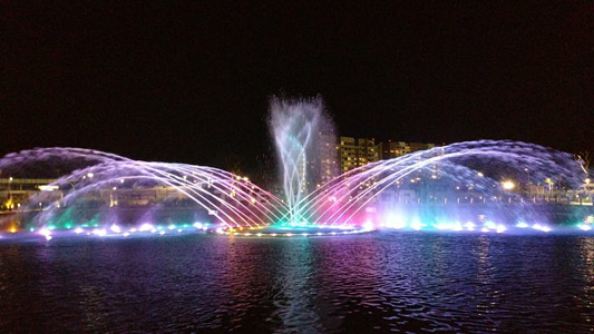 Mall center fountains